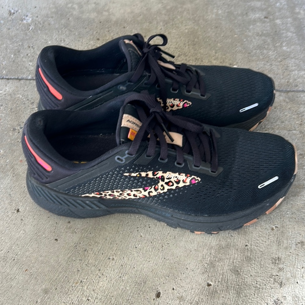 Women’s Brooks Adrenaline 22. Size 9.